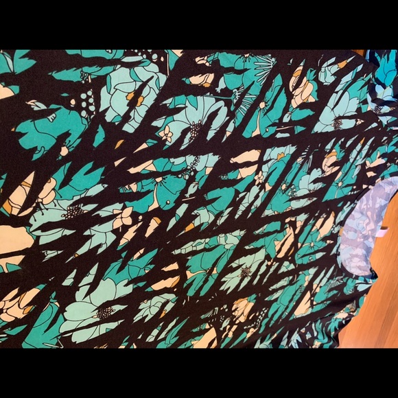 LulaRoe Perfect Tee - Picture 1 of 5